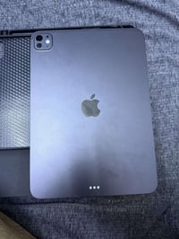 M5مستعمل قليل 256ذاكرته بطاريه 100مشحون 48مره  سعر مليون و400 07729290...