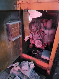 مولد للبيع 25كڤي 100 امبير مربوطه على محل مرطبات ممكن تحملها لغرض الفح...