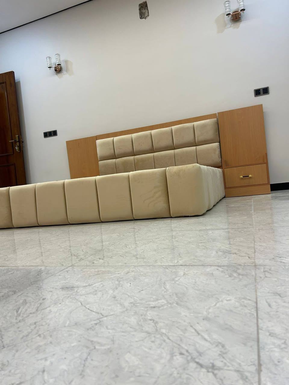 معمل نجارة الايهم 
تم تسليم طلب احد الزبائن في الحبيبية
الى الاخ حسن الربيعي شايف كل الخير

درسنك روم 8باب مع انارة. تعلاكة هايدروليك ميز اوتي هايدروليك
ابواب جام ميز مراية جرباية نفرين

غرفة اطفال جرابي نفر عدد 4 
ميز مراية
كنتور 6 باب
مكتبة دراسة عدد 3 
لون ابيض و وردي حسب الطلب
للستفسار مراسلة الصفحة او اتصال
***********
***********
عنوان بغداد بسماية مقابيل مستشفى الجامعة اللبناني
يوجد خدة توصيل
