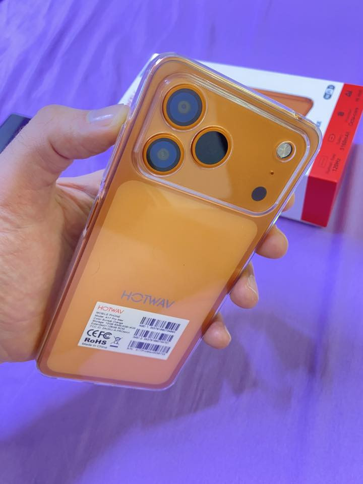 تليفون اي 17 برو ماكس
استعمال اسبوع تقريباً 
من شركه هوت ويف الغنيه عن التعريف. 
16 جيجا رام و 128 جيجا
الشاشه 120 هيرز
السعر 125 الف.  مكاني بغداد الغزالية 
مع الملحقات ***********
