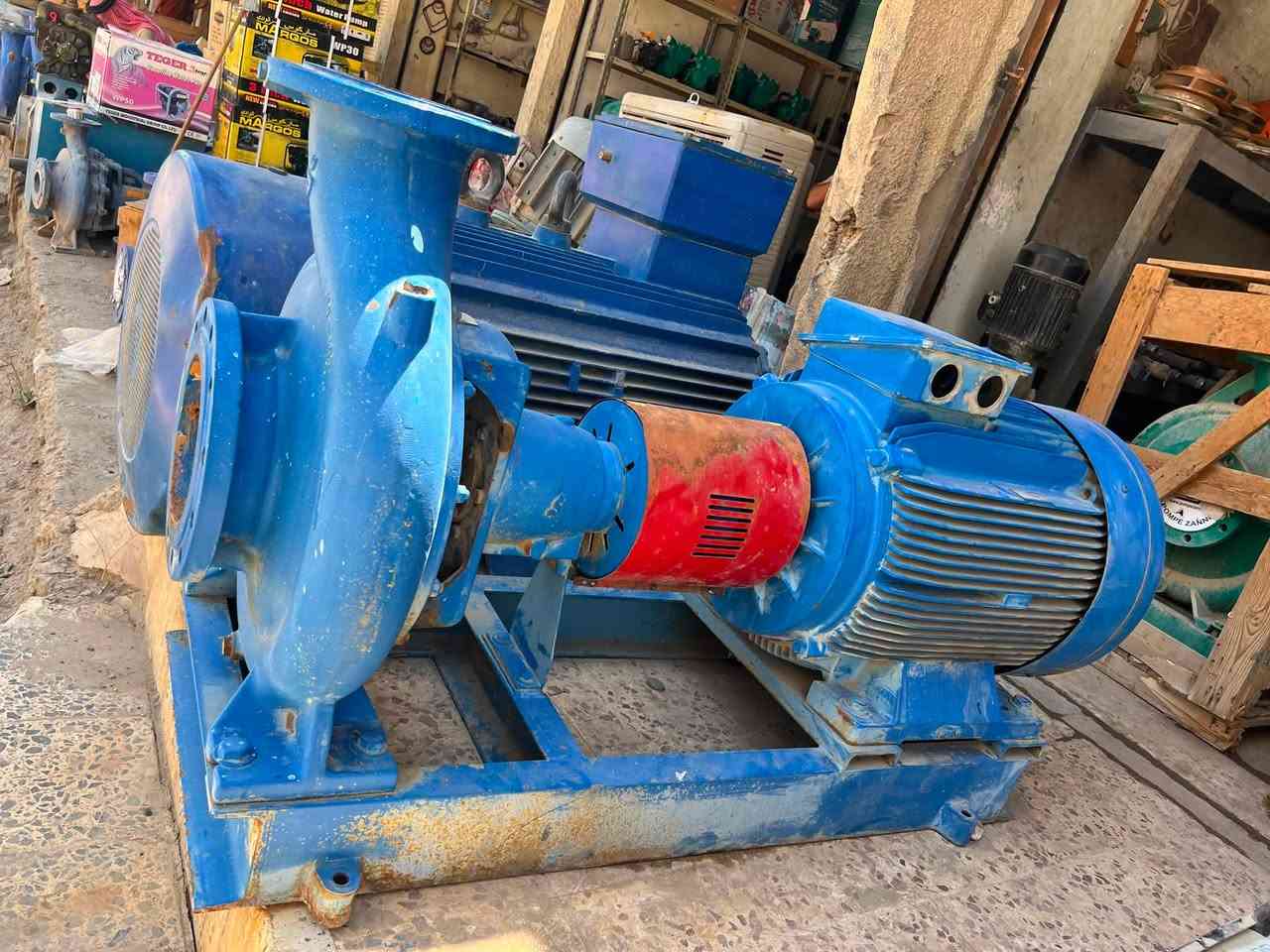 للبيع مضخه 125 احصان تركي معه مضخه 8X6 تركي ستندر هيت 60 ضغط عالي والكيو 320 منر مكعب بلساعه العنوان سامراء رقم هاتف 📞 ***********
