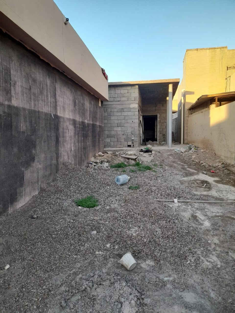 يعلن مكتب ابو يحيى لتجارة العقارات في محافظه كركوك قضاء الدبس  عن بيع   بيت هيكل سكني في حي الشهداء الجديده  بالقرب من بيت ابو رامي ابراهيم الناجي مساحته  ٣٠٠   متر خدمات   ماء وكهرباء تبليط يتكون من ٢ غرفة نوم وهول واستقبال وصحيات ومطبخ حار وبارد  السعر على الخاص  والسعر مناسب  ورخيص جدا  وبي مجال  كما موضح بالصور أدناه 👇👇👇👇👇 للتواصل عبر الأرقام التاليه

*********** يحيى الحمداني ابو عبدالله

*********** ابو يحيى

*********** يحيى الحمداني ابو عبدالله
   ( التوفيق من الله و للجميع) جميع الأرقام  واتس اب

ملاحظه
دوام المكتب من الساعة التاسعة صباحا لغاية الواحدة ليلا للتواصل على الأرقام المذكوره اعلاه ☝️☝️☝️☝️☝️☝️
