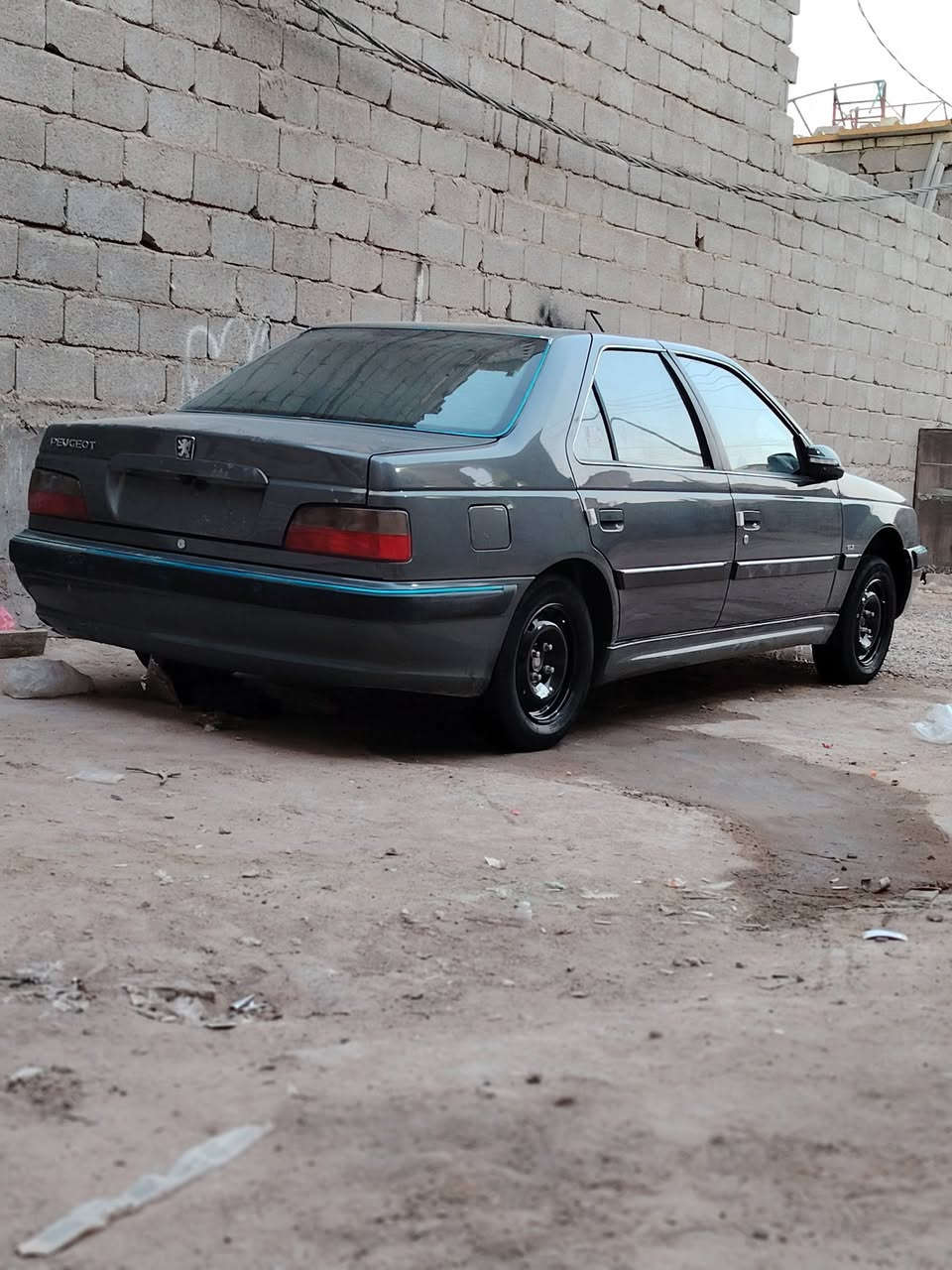 سلام عليكم سياره بيجو بارص موديل 24 طالع بل 25سياره جديده وعل أيدي رقم كربلاء مراوس احسب القناعه او بيع قسط ترهم تنطي نص ويبقه نص كل شهر عادي عنوان كربلاء حي العسكري رقم ***********
