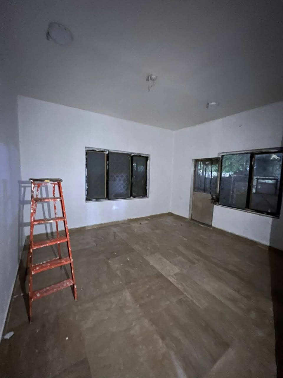 للأيجار مشتمل طابق ارضي معزول عزل تام في #السيديه 📍
مساحه 300 متر ✅

يحتوي على 2 نوم وصاله وهول حولي ومطبخ وخدمات عدد 3
وحديقه كبيره وكراج كبير ايضا *️⃣

الموقع السيديه الضباط 📍

الأيجار 900 الف قفل 🔒 
_______________________________________
للأستفسار اكثر تفضلو بزياره مكتب الطائي للعقار 💎
السيديه شارع المركز عماره شركه السراب للمطابخ ✔️

او الأستفسار ع الارقام ادناه 📞↘️↘️ (متوفر واتساب )📌🔛
***********
