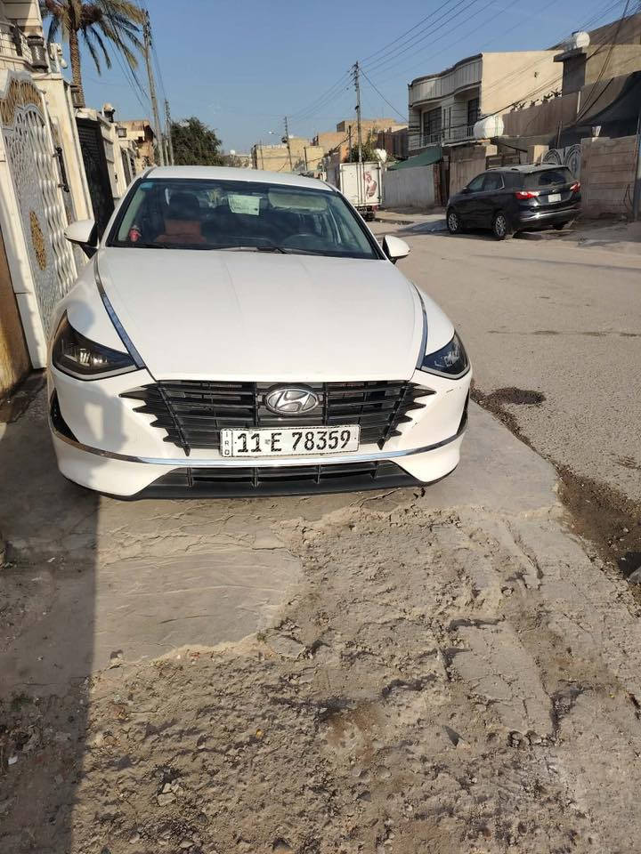 السلام وعليكم سوناتا  موديل ٢٠ خليجية مكينة ٢٥٠٠ ماشية ٨٣ بيهة بارد بلجاملغ اليسرة من يم المازدة فقط بدون صبغ جديدة السيارة مال بيت تحويل ثاني يوم  مكاني بغداد البياع ***********
