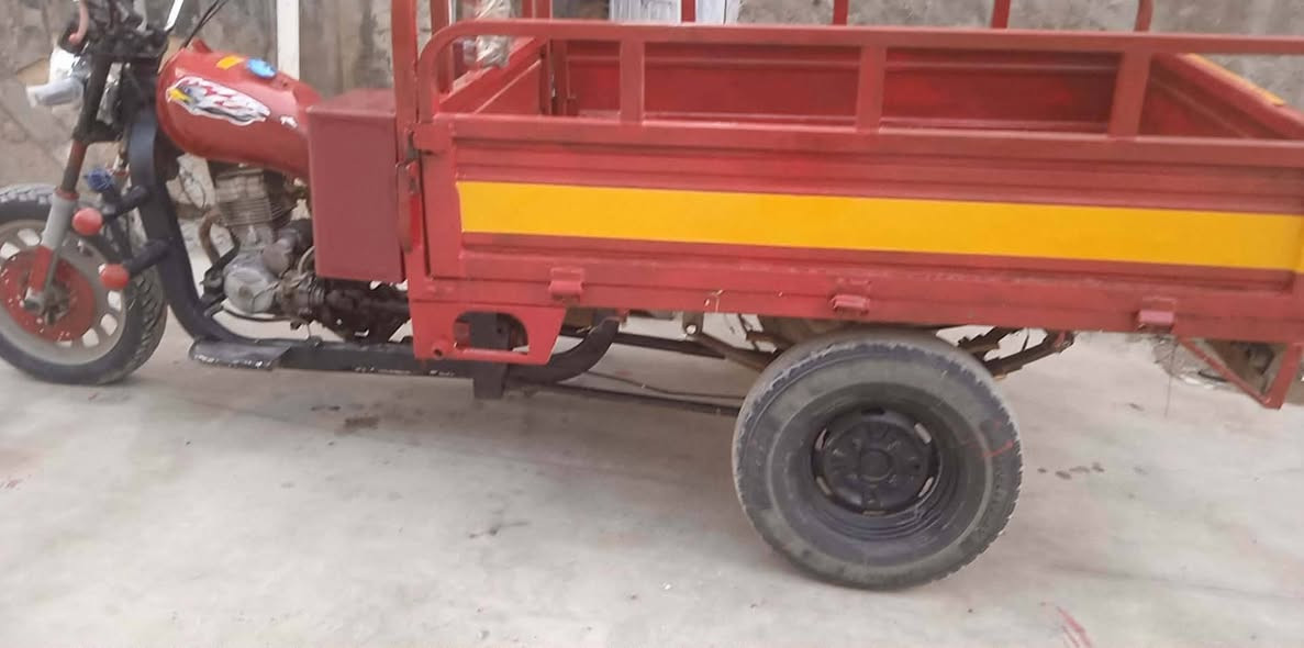 لاتكلي امسح لمنشور وتجي أدور اشاير ودور مكفول ستوته مديل 8 اوراق موجوده نقص فقط الوصل دراجه مالشغل مكينه ناعمه  دبلات شغاله أكسن مقفل السعر 550
***********
