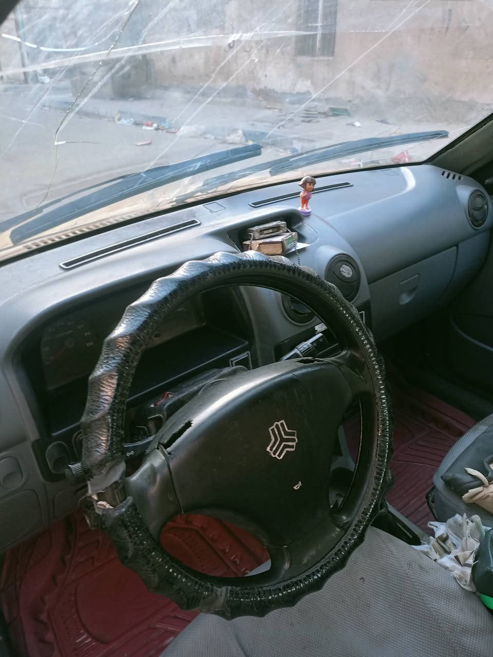 سايبه 14 كير محرك بحاله جيده سياره خير من الله بيه شويه خياسات بأربع سياره مناسبه وما متعوبه اروح ورجع بيه لدوام الاستفسار *********** السعر 20 بيه مجال بصيط عنوان بصره الكزيزه
