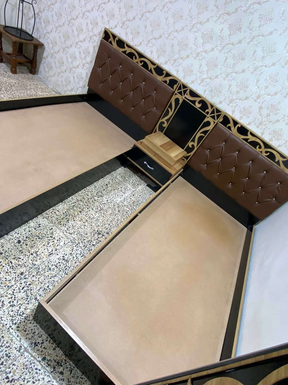 غرفه تركيه أبواب سلايد سرير منفصل نظيفه للبيع
السعر 475 العنوان بغداد الشعب للاستفسار 
***********
