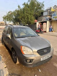 للبيع او المراوس   كيا رندو 2009 امريكي حادثها جاملغ بس وهنا مصبوغ جام...