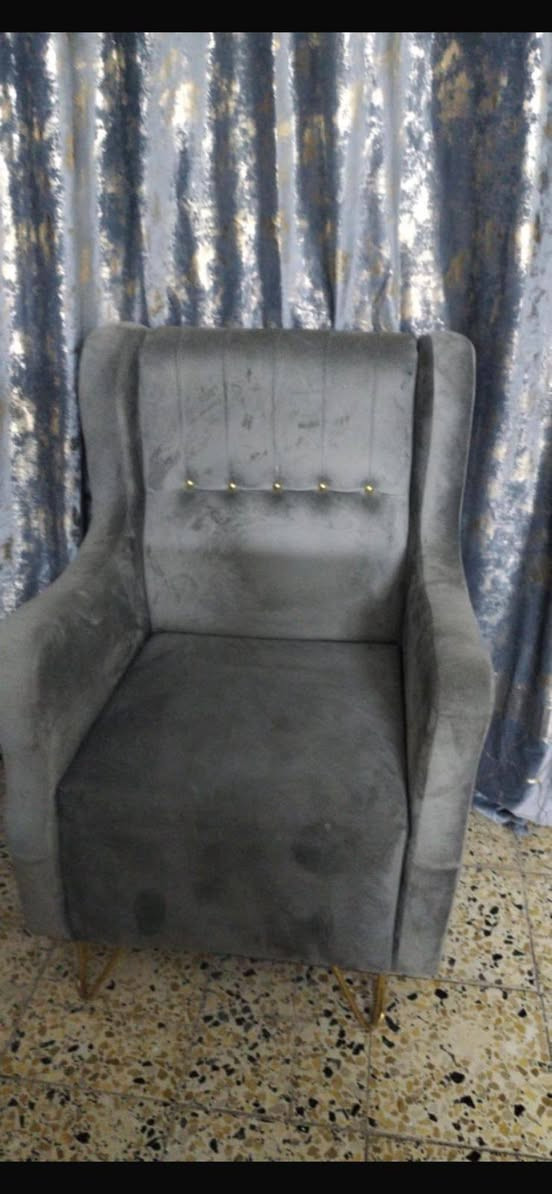 سلام عليكم
تخم تركي للبيع لون رصاصي متكون من 10مقاعد مابي ضرر نضافته90/100 مكاني بغداد الاعظميه 
الاستفسار واتساب 
***********
