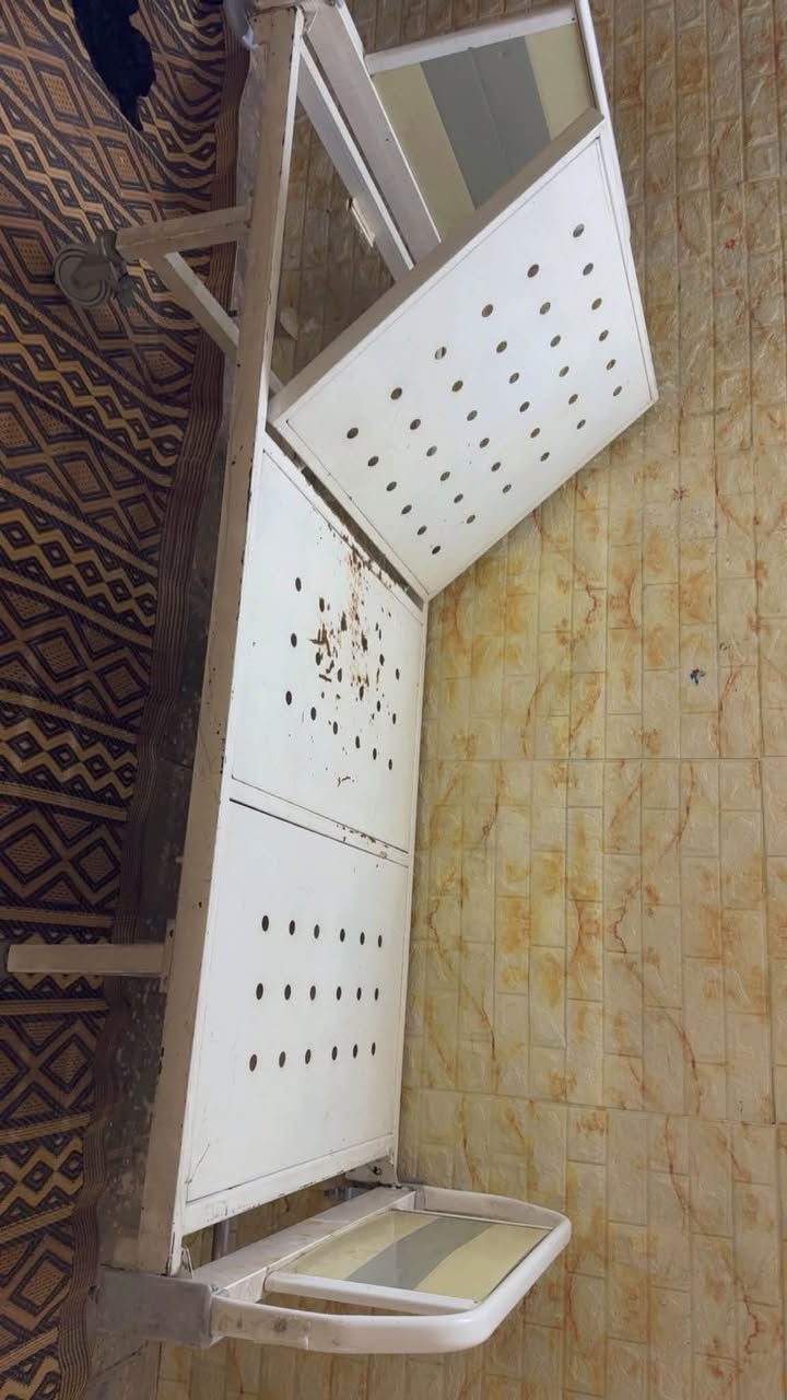 سرير للبيع سعره 150 مكان بغداد الحسينيه 

***********
