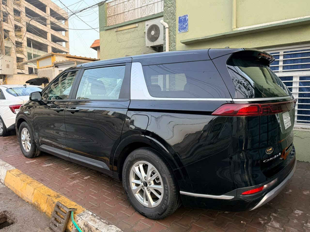 كيا كرنفال 22 جديده رقم بغداد حادثها تبديل قبغ الجنطه بأصلي السيارة بدون صبغ والارباكات سليمه ***********
