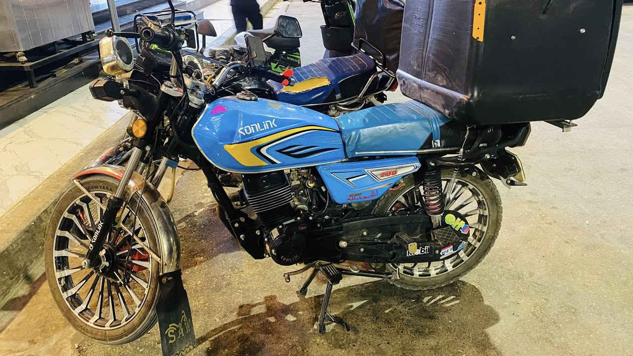 السلام عليكم

للمراوس فقط 

دراجه خير من الله محرك 200cc
ضاغطه وزنجيل موديل 2024 
 

مو مفتوحه شرط 

مراوس بدايوان أو بوكسر 

***********هـ
