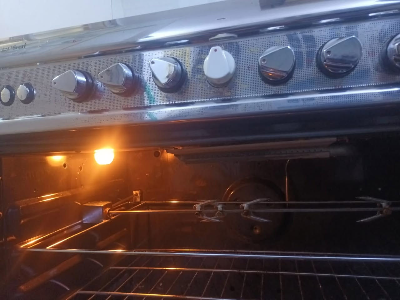 سلام عليكم ...طباخ نوع يونفيرسال نضيف جدا للبيع السعر ٢٢٥ 
***********
المكان بغداد شهداء العبيدي الثالثة
