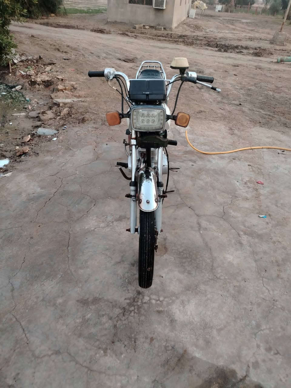 سلام عليكم دراجه للبيع موديل 2021 اوراق سكنر  مكاني دوانيه *********** سعر 600 وبيها مجال
