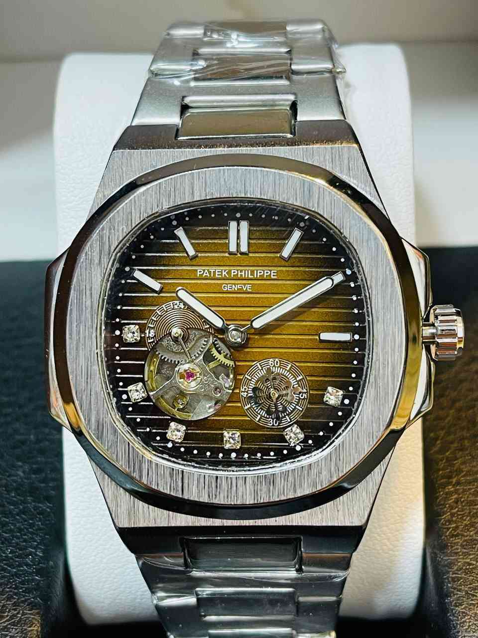ساعة باتك فليب-Patek Philippe ♣️
- صناعة سويسرية 🇨🇭
- مكينة اوتماتيكية كشف 
- مينا بني قلب مفتوح 
- هيكيل تيتانيوم 
- سير ستانلس ستيل مقاوم للصدأ 
- مؤشرات لامينوس و كرستال
- زنبلك مختم بالشعار 
- وزن ثقيل و مقاومة للماء 

السعر : 40 ألف مع التوصيل 🚚


**إذا كنت صاحب هذا الإعلان وتريد حذفه لأي سبب، رجاءا أرسل رسالة إلى الدعم الفني**