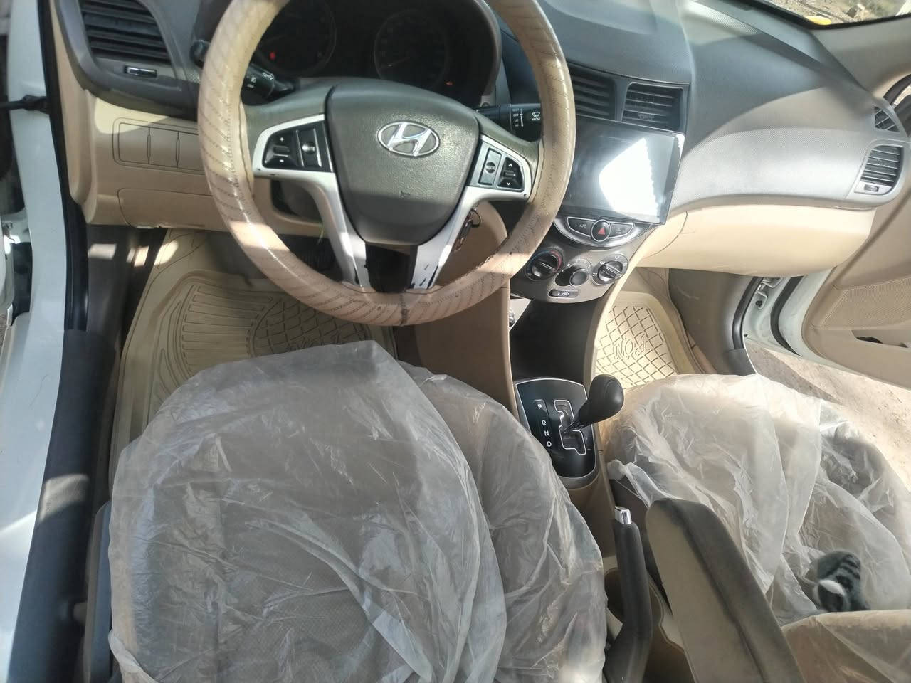 السلام عليكم
اكسنت موديل 2015 للبيع السياره جاهزه خير من الله

وارد خليجي محرك 1600 السياره جاهزه فول مواصفات عدا البصمه ضررها شبر معدل علئ البارد جاملغ الأمامي اليمنئ غير هذا الضرر ماكو السعر 115 وبيهة مجال بسيط للاستفسار ***********

ما متواجد على الفيس مكان حله ناحية النيل
