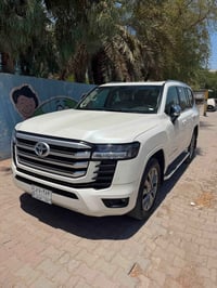 لاندكروز ٢٠٢٣ • مشي ٣٦٠٠٠ • كفالة عامة