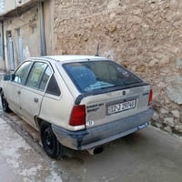 اوبل كاديت • بي نفخ • قرب القوسيات