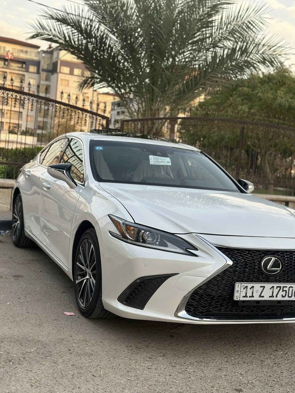 ⸻

🚨🔥 – للبيع فقط Lexus ES 300h فل أوبشن 🔥🚨
وارد امريكي حادثه جاملغ وبنيد سطحيات جدا 
إذا تدور فخامة + هيبة + صرفية قليلة بنفس الوقت… هاي هي 👌

✨ هايبرد اقتصادي جداً (توفر بنزين بشكل ملحوظ)
✨ لون أبيض لؤلؤي يخبل
✨ داخلية جلد فخمة ونظيفة
✨ فتحة سقف
✨ شاشة كبيرة + كامره خلفية
✨ حساسات أمامي وخلفي
✨ أضوية LED مميزة
✨ جنوط وكالة سبورت

🚗 السيارة نظيفة جداً استعمال مرتب
🛠️ ما تحتاج ولا فلس صرف
📋 الفحص متاح بأي مكان وتحت أمرك
💎 سيارة راقية تناسب الشباب والعوائل

💰 السعر: (260$)
📍 الموقع: (بغداد)
📞 والاستفسار خاص أو اتصال: (***********)
