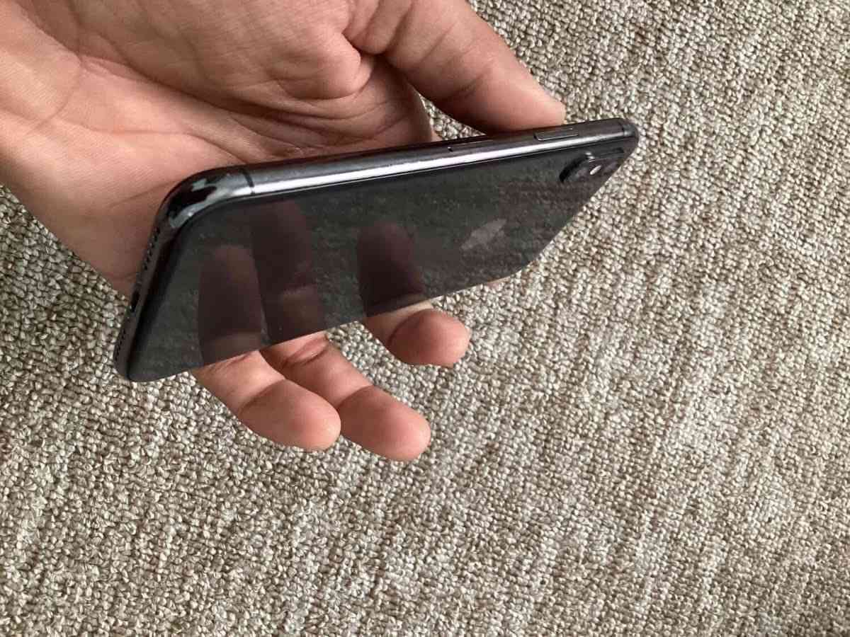 ايفون اكس العادي X الاسود
الذاكرة 64
البطارية 86
النظافة الجهاز 100/100 شرط من الشروط الجهاز لاداخل صيانة لامفتوح لا مبدل اي شي بي
فقط ظهر الجهاز بي فطور فقط ...
السعر 175 قفل قفل 
بغداد ***********
