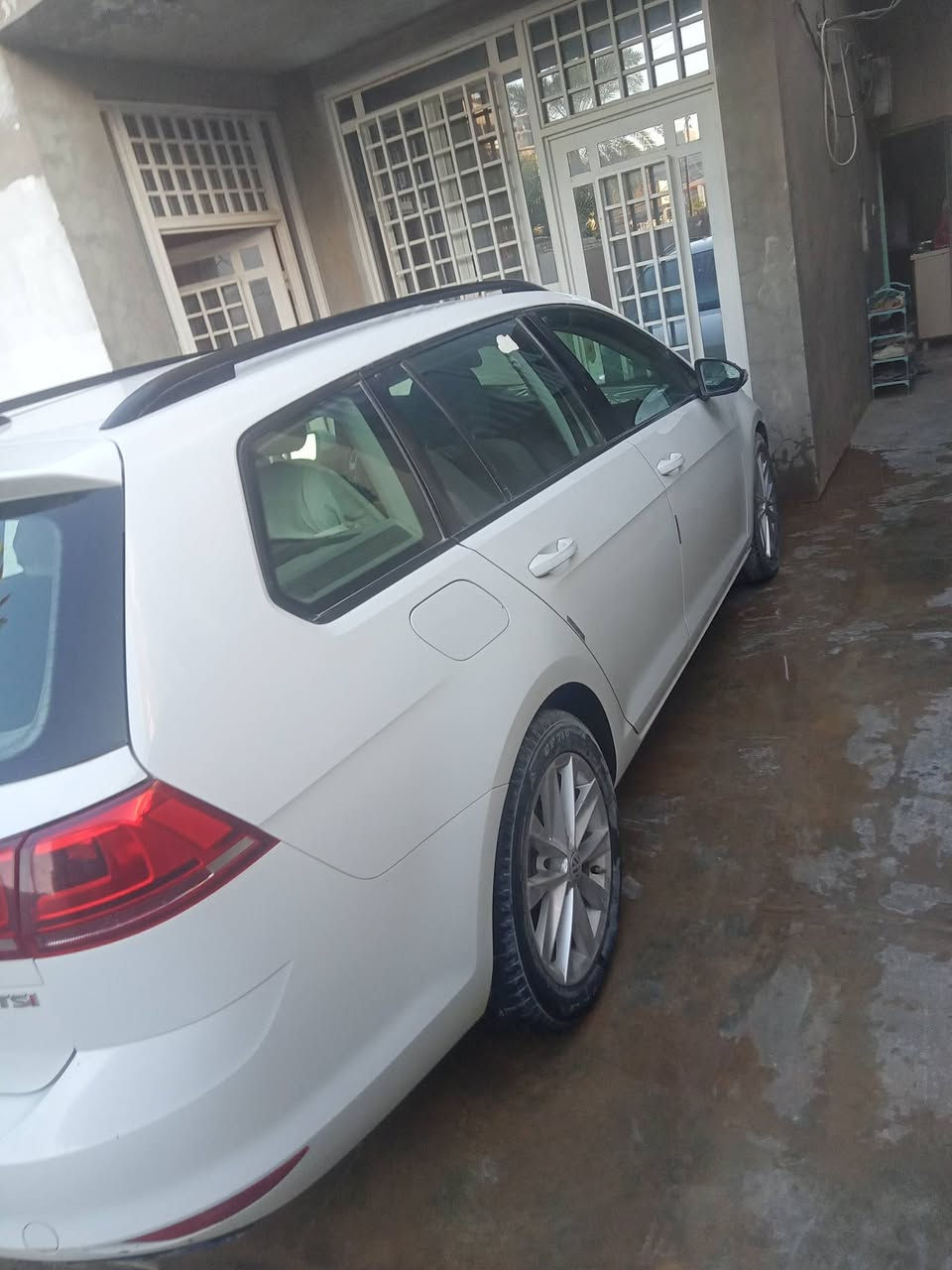 السلام عليكم كولف استيشن موديل 2017رقم اربيل دولي سياره فول مواصفات محرك 1800تيربو دفع رباعي كشنات كهربائيه تدفئه نار تحكم ستيرن جهتين صرفها بل بانزين اقتصاديه ضربتها خفيفه مري حساست يرهم مراوس وبيع سعرها 127وبيها مجال عنوان سامراء رقم *********** اتصل متواجد على الماسنجر السياره بل حقيقه احلى من الصور الله شاهد
