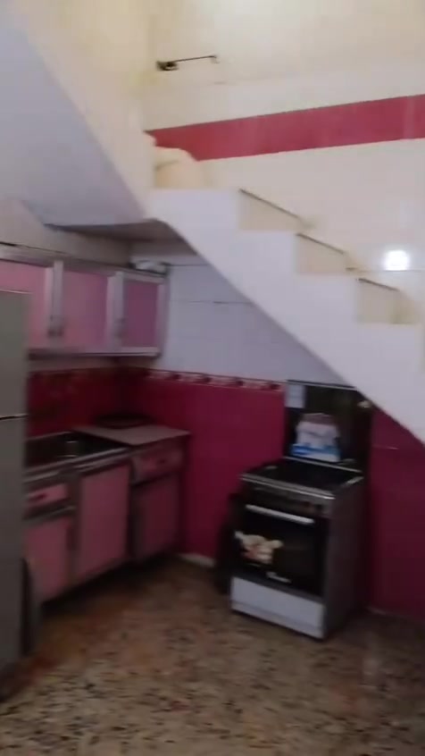 بيت ٧٥ متر واجه ٥ و نزال ١٥ واقع حال ٩٠ متر منطقه ٢٨ خلف محلات ابيش سعر ٦٠ مليون وبيه مجال بسيط  
رقم ***********
