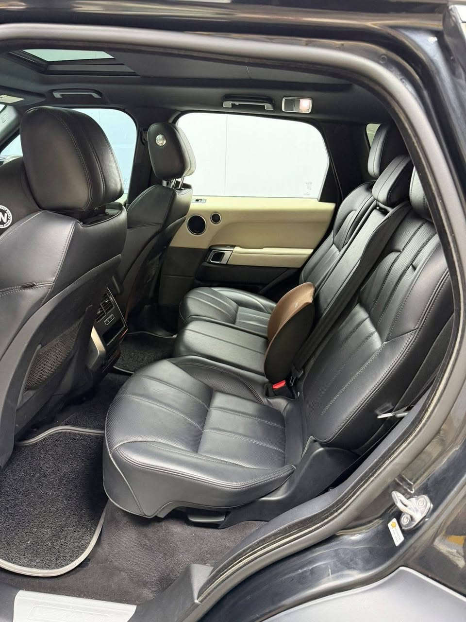 السلام عليكم
رانج سبورت 2014 سوبر جارج بانزين
فول سياره اريد مرواس ب جيب 
***********
مكاني البصره 
رقمها بغداد
