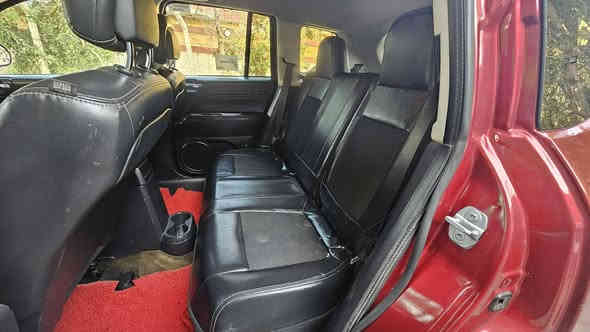 السلام عليكم 
للبيع جيب كومباس موديل 2017 بسمي رقم دهوك سنويه وهزه جديده قبل سبوع سويته سنويه لل 2030 بيه 3 قطع صبغ العنوان صلاح الدين قضاء بيجي
السعر بلاش 112
ثائر الشمري 
 ***********
بي واتساب الرقم
