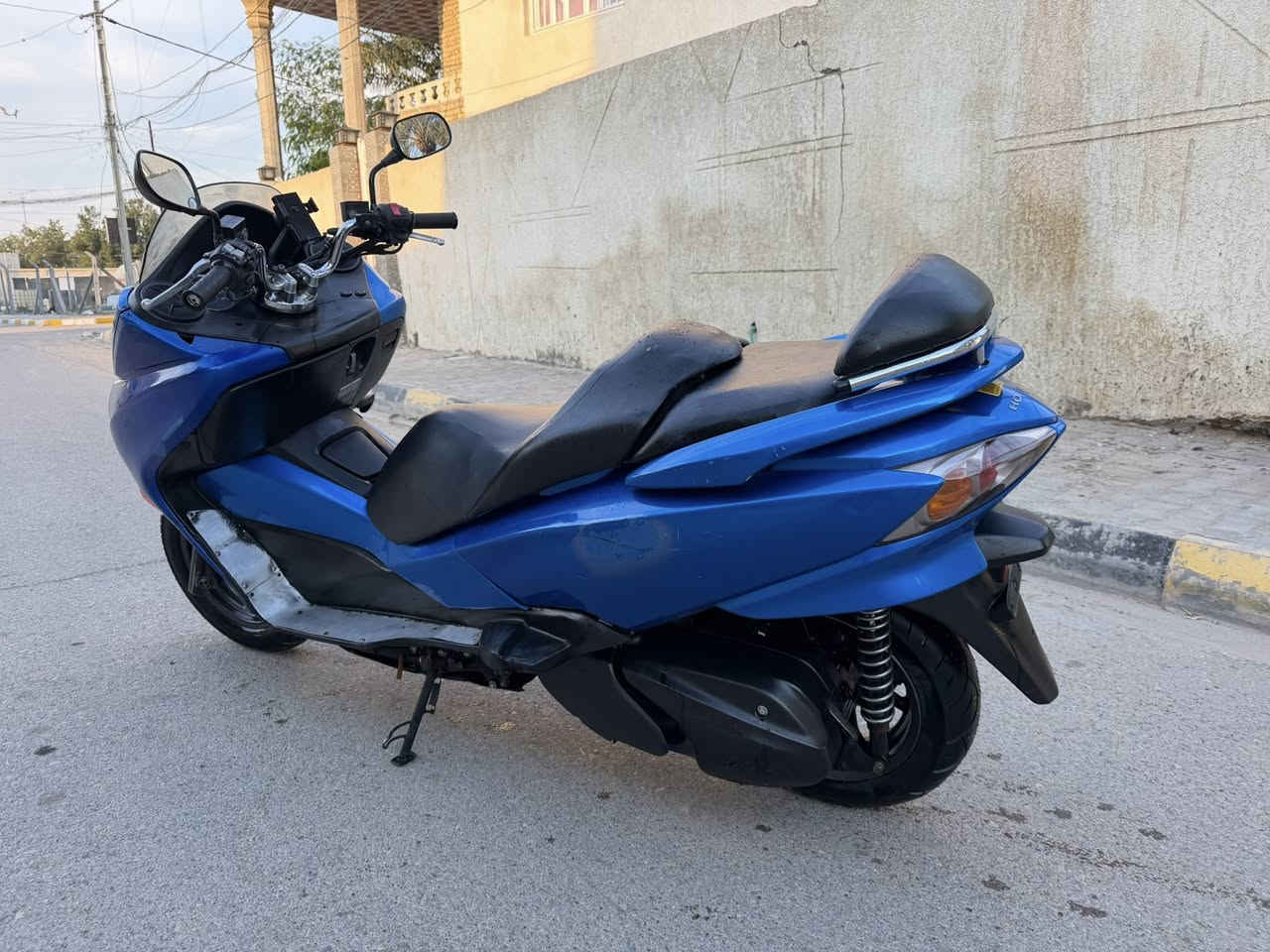 ⸻

السلام عليكم فورزة صفر s7 10 دراجة حلوة بيهة سستم سماعات بداخل الجكمجة بيهة منظومة زنون اصليات وصالنصة رياضي اصلي نظافتها كدامكم نقص بس التريشة اليسار وما بيهة نقص برغي كلشي شغال شلعة ومعدل تايرات شادهن جدد تدفئة يدات سعرهة مليون و200 وبيهة مجال للبيع ما متواجد خاص اتصال على الرقم او الواتساب *********** مكاني واسط قضاء الحي
