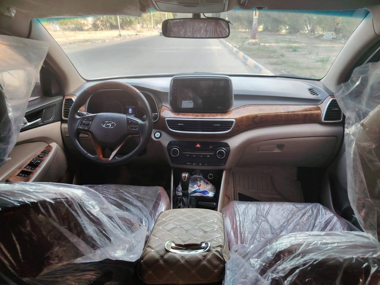 سلام عليكم سياره نوع توسان موديل 2020خليجي فول مواصفات عده البنرامه بصمه شاشه كامره حساسات تحكم ستيرن جهتين خمسه ويل كب خمس عدسات  شاير مري تحكم مري كشنات كهرباي جلد تدفاه تبريد تبريد قطعتين كفاله كير مكينه حداديه تخم تاير تبريد مكفوله من ضربه او تبدي عده قطعه وحده كلير اثر شخط بصيط العنوان كربلاء السعر186 بها مجال حق الجيه رقم***********الهاتف
