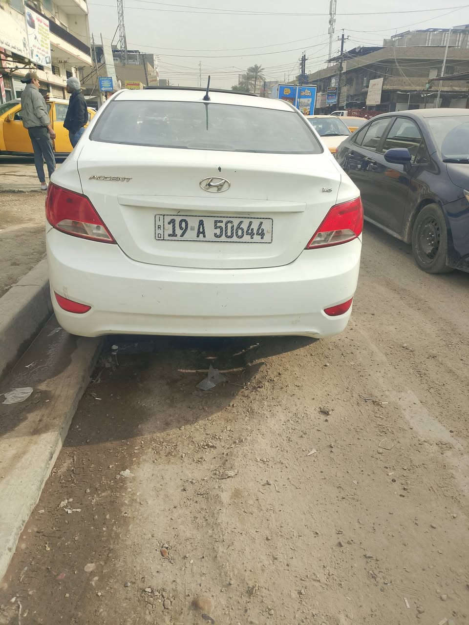 السلام عليكم للبيع سيارة نوع اكسنت موديل 2016 خليجي اللون ابيض فول مواصفات 5 ويلكب تحكم ستيرن فتحة سقف اشاير بلمري لايتات زنون بلادي سنترلك بيهة صبغ 3قطع اثر طخات سنوية لل2030 ورقم جديد مشروع وطني السعر 87وبيها مجال بسيط العنوان بغداد الرقم ***********
