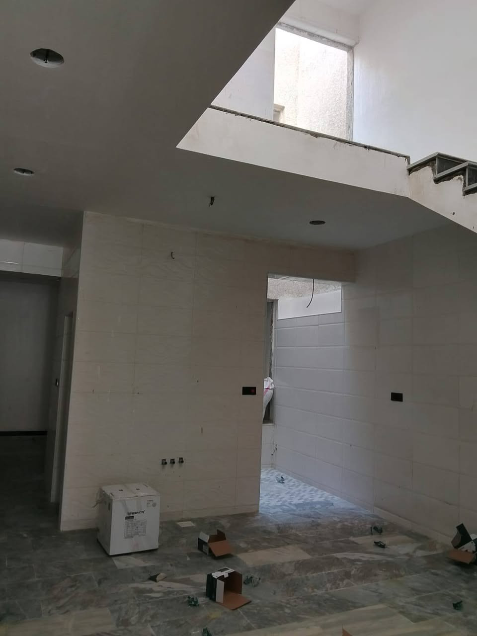 مشتملات عدد اثنين متجاوره مساحة المشتمل ١٠٠م واجهه ٥نزال ٢٠م طابقين ثلاث نوم استقبال مطبخ خدمات فارغ زيرو تسليم فوري الشعب خلف جامع الجهاد شارع عريض ٣٠م رصيف٥م 
مكتب الشعب للعقار الشارع المقابل لمطعم حجي عادل ومصور الكنز هاتف ***********
