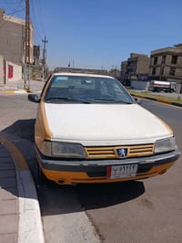 بيجو ٤٠٥ موديل ٢٠١٢  مكينة وكير خير من الله بيهة تنقيص شي قليل نقوصات ...