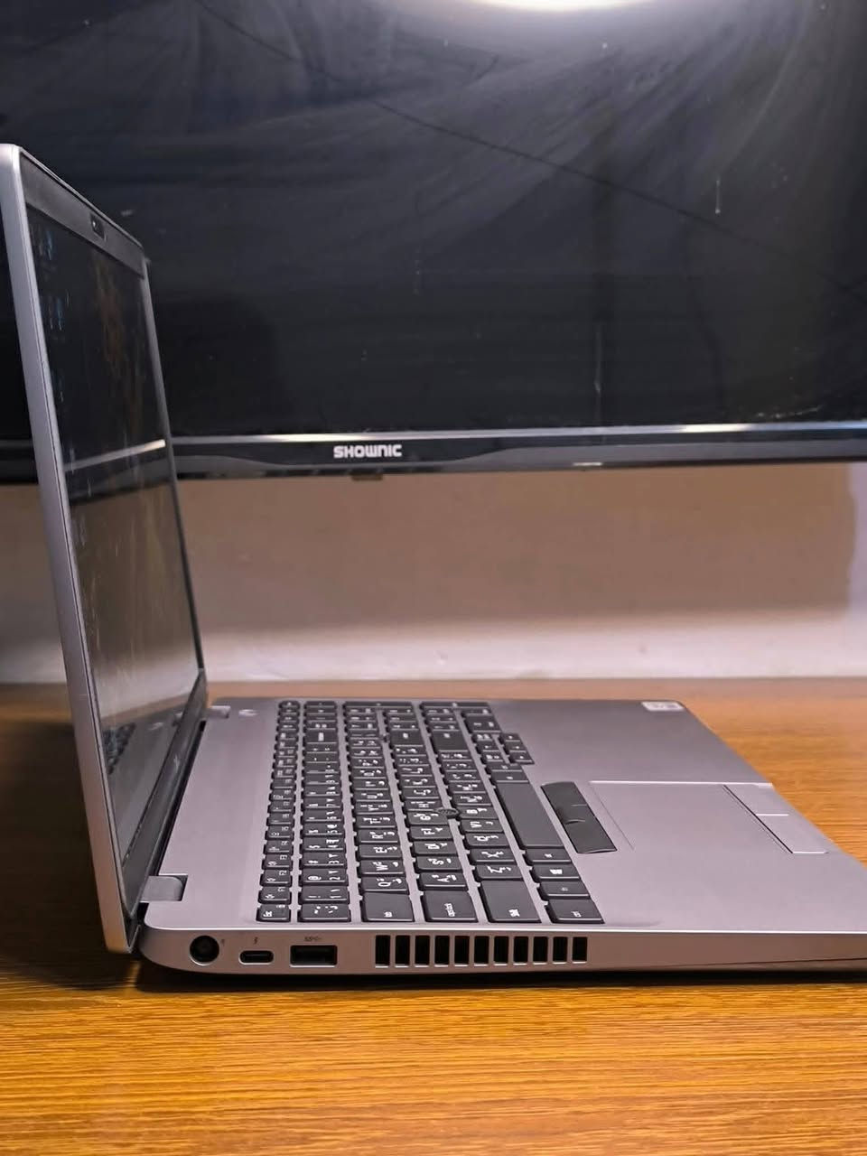 قطعة ماتتعوض شوفولي المواصفات 
السعر 485 الف بس
 Dell Latitude 5510 
 المواصفات:
 المعالج: Core i7 الجيل العاشر (10th Gen)
الرام: 16GB
الخزن: 512GB SSD سريع
 الشاشة: 15.6 إنج FHD دقة عالية
كرت شاشة: داخلي


**إذا كنت صاحب هذا الإعلان وتريد حذفه لأي سبب، رجاءا أرسل رسالة إلى الدعم الفني**