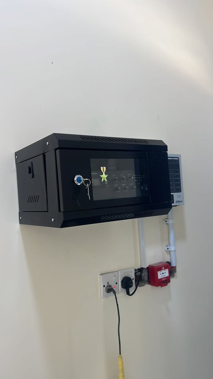 نوفر بيع وتنصيب وصيانة جميع أنواع كاميرات المراقبة بأحدث التقنيات

تنصيب احترافي داخل وخارج المنازل، المحلات، الشركات، المخازن والمجمعات

برمجة DVR / NVR وربط الكاميرات على الموبايل ومتابعة مباشرة من أي مكان

صيانة ومعالجة جميع الأعطال، تبديل عدسات، أسلاك، هاردات وضبط الإعدادات

نتعامل مع أشهر البراندات العالمية:

Dahua – Hikvision – Uniview – EZVIZ – TP-Link – IMOU – Samsung – Panasonic

وغيرها من البراندات المعروفة

🔧 جودة عالية

💰 أسعار مناسبة

⏱️ سرعة في الإنجاز

🔒 أمان وموثوقية

📞 للاستفسار والمزيد راسلنا خاص أو اتصل على الرقم

الأمان يبدأ من عدنا***********
