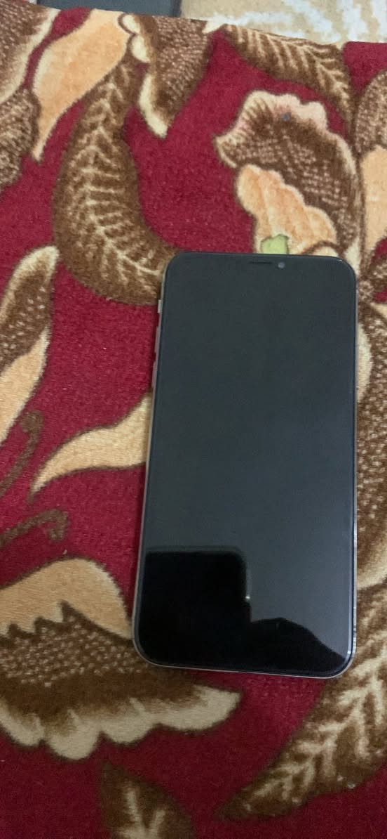 جهاز نضافه ٩٠ ذاكره٢٥٦جهاز حلو ومرتب ومايصرف شحن مكفول جهاز نضيف ومناسب كله شغال وحلو  مبدل فقط بطاريه١٠٠ وشاشه أصليات رقمي *********** بيه وتساب للي حاب جهاز نضيف ومناسب أيفون  اكس ماكس سعر ١٧٥ وبيه مجال مكاني نجف فقط
