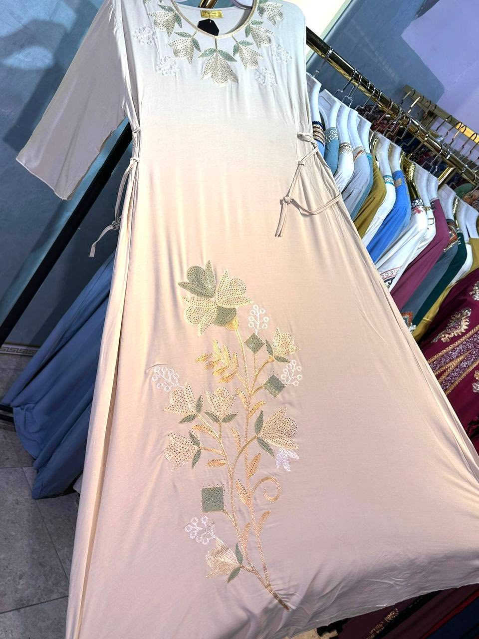 السعر/ب7 ونص الف فقط 
نوع القماش /كشمير 
القياسات/2xl-5xl
للحجز والطلب على رقم الواتساب حصراً /‭0778 348 5322‬
توصيل لكل محافظات العراق /6 الف
