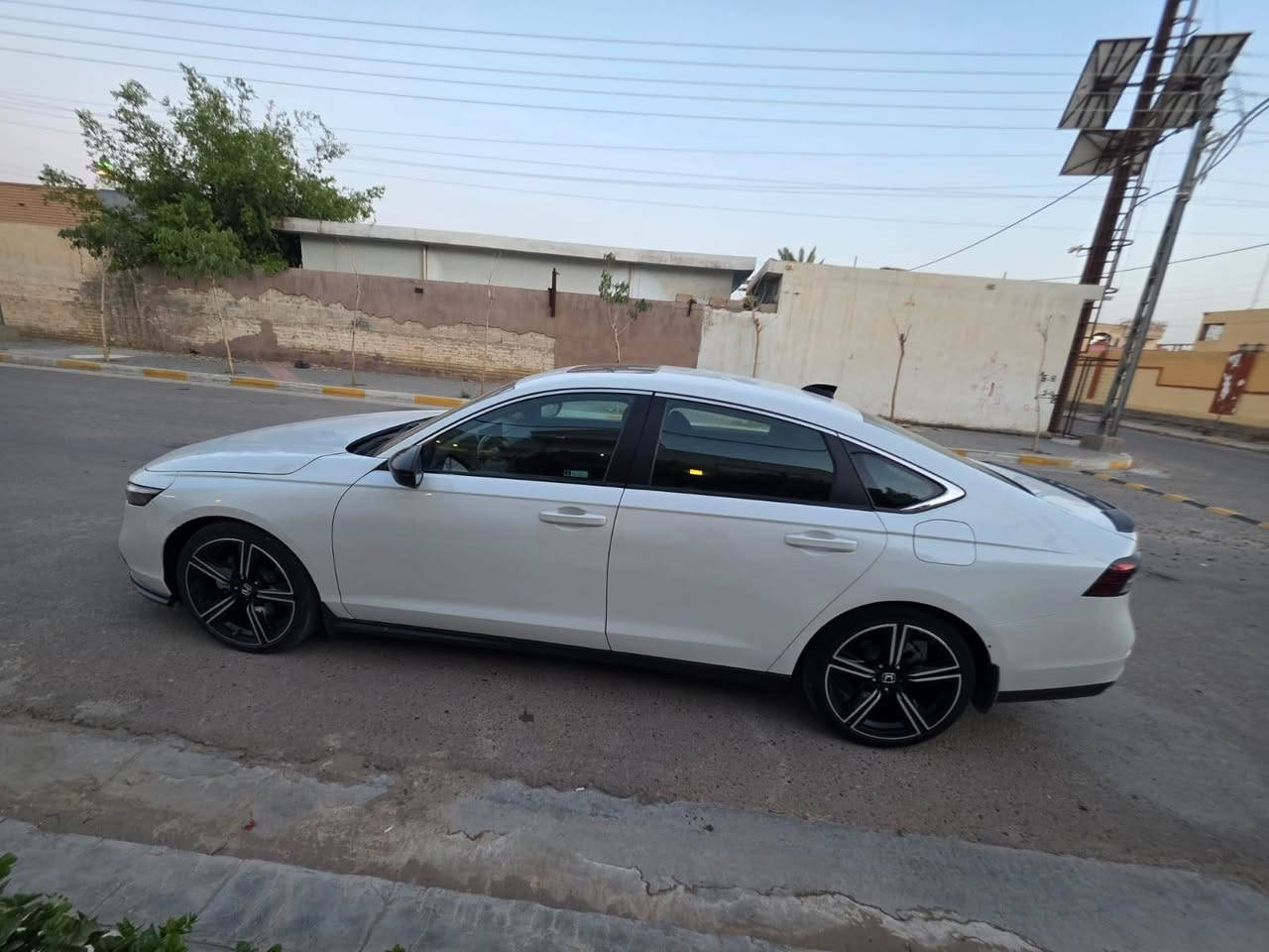 هوندا اكورد سبورت هايبرد للبيع 
موديل 2023
ضربتها جاملغ ما واصلة للغد 
سعرها 185 و بيها مجال 
للتواصل ***********
مكان الفلوجة
