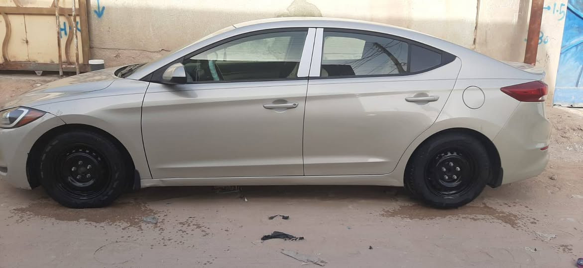 السلام عليكم الانتره للبيع
رقم بصره انگليزي جديد موديل ١٨ وارد امريكي حادثها بنيد فقط منضومه زنون 
 كفال من الضربه والتبديل مكينه ٢٠٠٠ الفين دوش /تبريد شغال حداده تخم تاير/ *********** البصره الزبير
