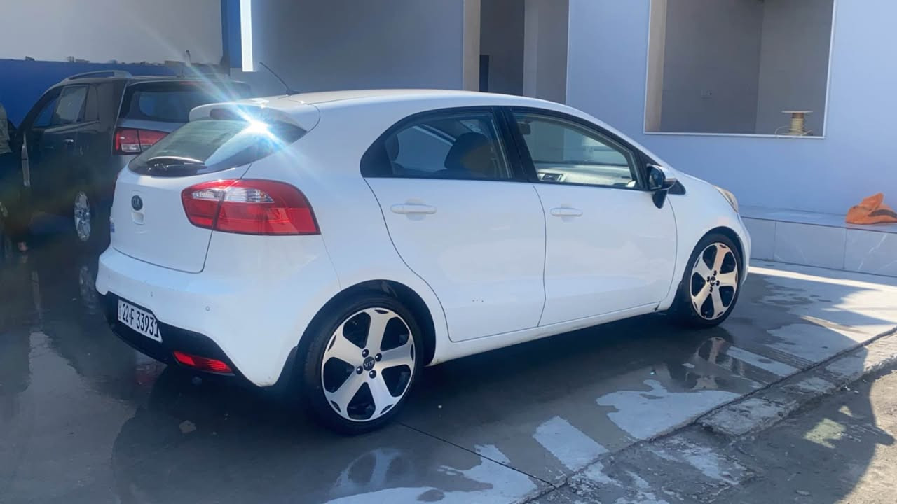 موديل 2014 فول مواصفات سلايد داخل قيسي Abs , بلوتوث مرايات شفط ويل كب حساس و.. 

بيها قطعه صبغ جاملوغ السايق 
وتعديلين بارد بدون دواخل  سياره ماشيه 145 
 *********** أربيل, العراق
