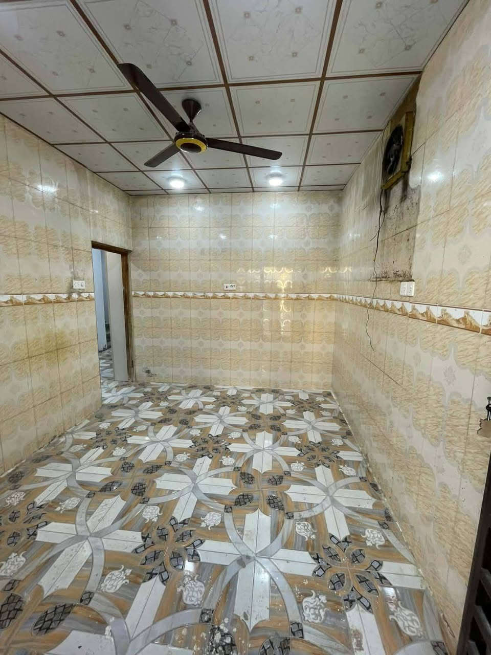 #اسعد_الله_أوقاتكم_بكل_خير ***********
دار  سكن للبيع ⛪️ بسعر بلاش 
بيت حلو  مرتب

#مساحة البيت 300 متر 

#يحتوي البيت على غرفتين نوم 
و ديوان 
و صاله 
و مطبخ 
و صحيات داخلي و خارجي و كراج سياره 
البيت مرتب وجاهز

كافه الخدمات متوفره 

#جنس_العقار :: طابو صرف زراعي بأسم عراقي سند ٢٥   

#العنوان ابو الخصيب الطريزاويه 

سعر البيت 72 مليون  و بي مجال 
#للاستفسار الاتصال على الهاتف 📞📳
📳((***********
