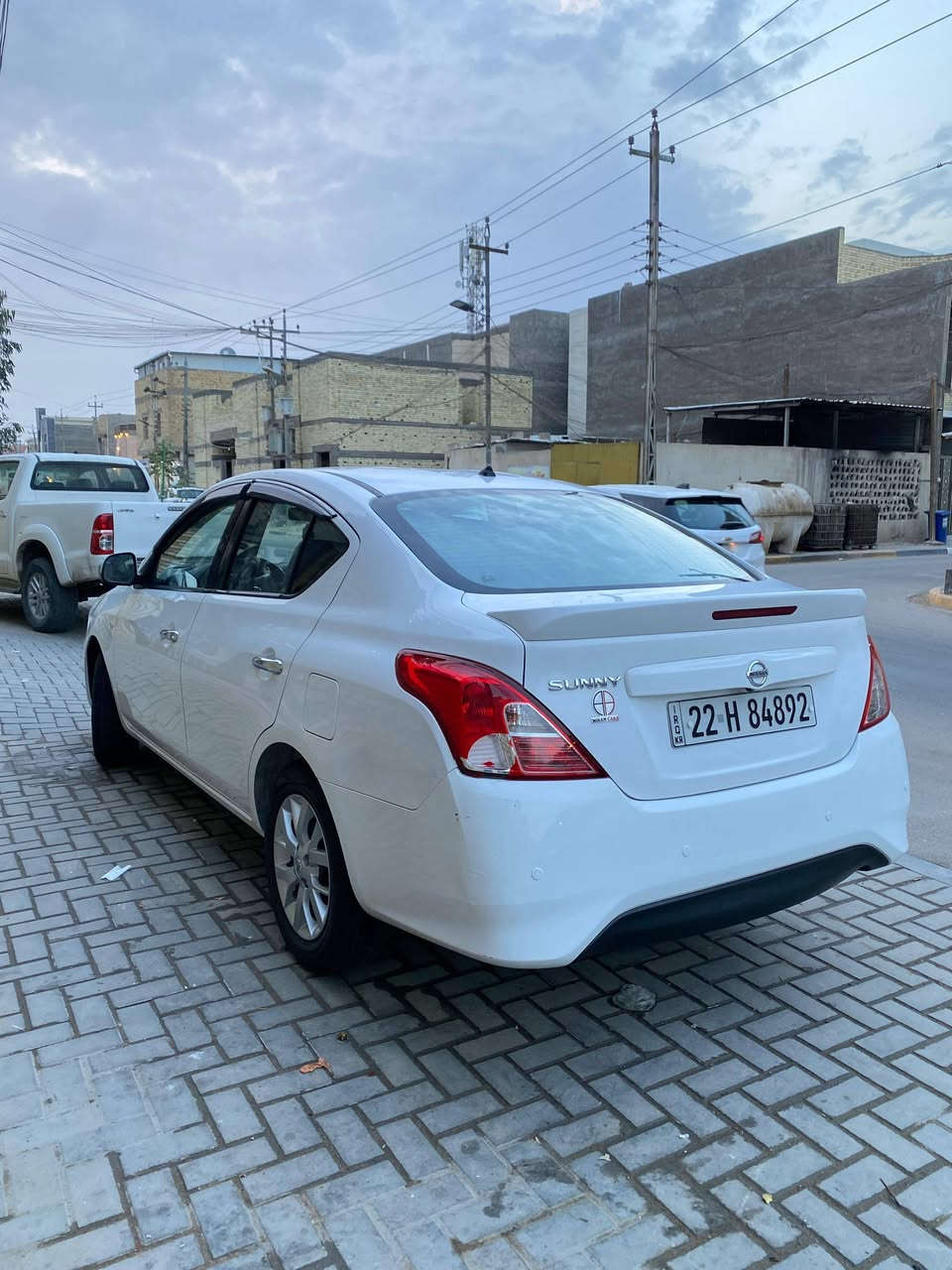 نيسان صني هندي موديل ٢٢ للبيع 
نيسان صني هندي بليته الزركة موديل ٢٢ رقم اربيل الجديد ماشية ٥٥ الف كفالة من الصبغ والضربة فقط بيها بارد ب ٣ مكانات استخدام شخصي طخم ويل كب وتايرات رايدها ب ١١٥ المكان بصرة ياسين خريبط للاستفسار ***********
