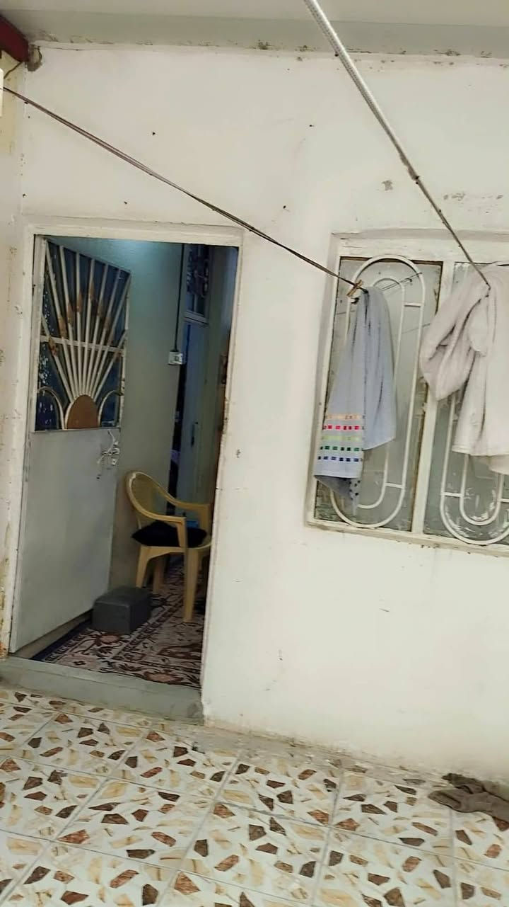 السلام عليكم عندي دار للبيع المساحه الكليه 110 متر طابو زراعي سند 25 تحويل مباشر باسم المشتري متوفره كل الخدمات الورديه سيف سعد قرب سنتر 30 السعر (35) وبي مجال الاستفسار مراجعه مكتب عقارات الحسام اتصل على رقم الهاتف ***********
