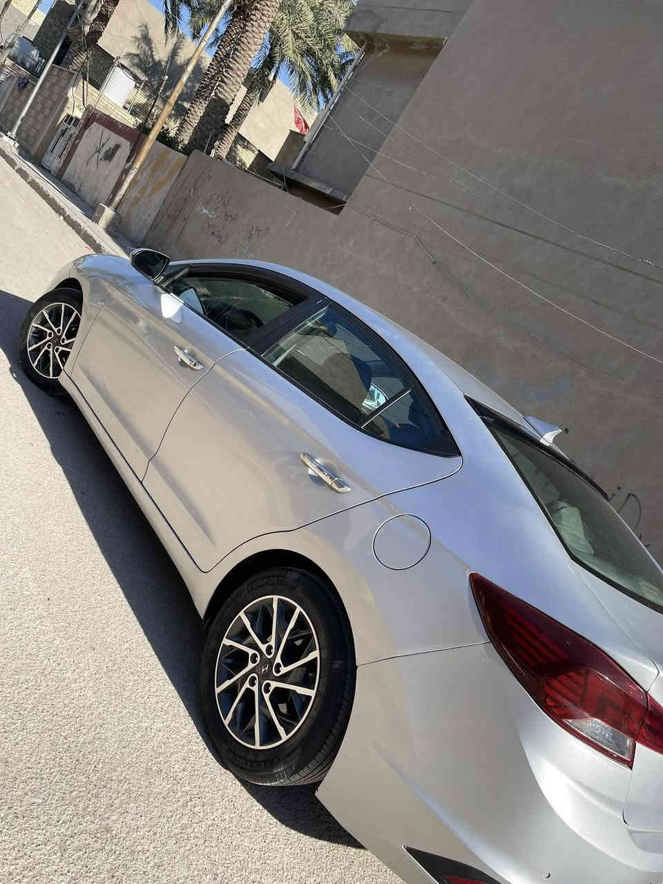 السلام عليكم
النترا 2019 وارد امريكي 
رقم بغداد بأسمي مكينة 2000 دوش
السونار مرفق مع الصور والسيارة جاهزة مابيها اي نقص كاملة متصرف عليها شي السعر 122$ 
وبيها مجال للاستفسار ***********
