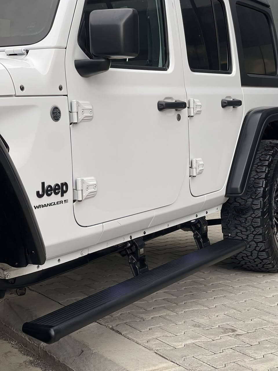 سلام عليكم
JEEP WRANGLER WILLYS  2023

‎جيب رانگلر ويليس

فول فول مواسفات 

‎موديل:2023

ماشي 18 الف فقط

‎المحرك: 4 سلندر 2.0 تيربو E-TORQE

بدون دواخل بدون ايرباك 

‎سياره بدون قطره صبوغ  

‎مكفول گير محرك 

‎المواصفات :

‎▪️بسمه،  تشغيل عن بعد 

بسمه ابواب

صماعه ALPINE

‎9 سماعات

‎▪️دفع رباعي 4*4

نيزام اوف رود

شاشه كبير كاميرا 4k 

اميرجينسي بريك

‎▪️ شاشه كبيرة مع نضام ملاحة نفكيشن GPS 

‎▪️كاميرا خلفية مع امكانية التقريب (زوم) .

‎▪️نظام (Auto stop)

‎‏ABS,TC,Off-road page

‎▪️مرايا متحسسة للاضاءة العالية .

‎▪️ لايت مع بلوجكتر زنون .

‎▪️ بك لايت مع سكن لايت LED .

‎▪️ سقف 3 قطع قابلة للازالة .

‎▪️ ابواب قابلة للازالة .

‎▪️ نظام (Auto Start System) التشغيل والاطفاء الاوتوماتيكي للتوفير في صرف الوقود .

سياره بدون رقم تترقم شمالي فقط

📍مكان سياره سليماني 

📞 0770 060 6000

