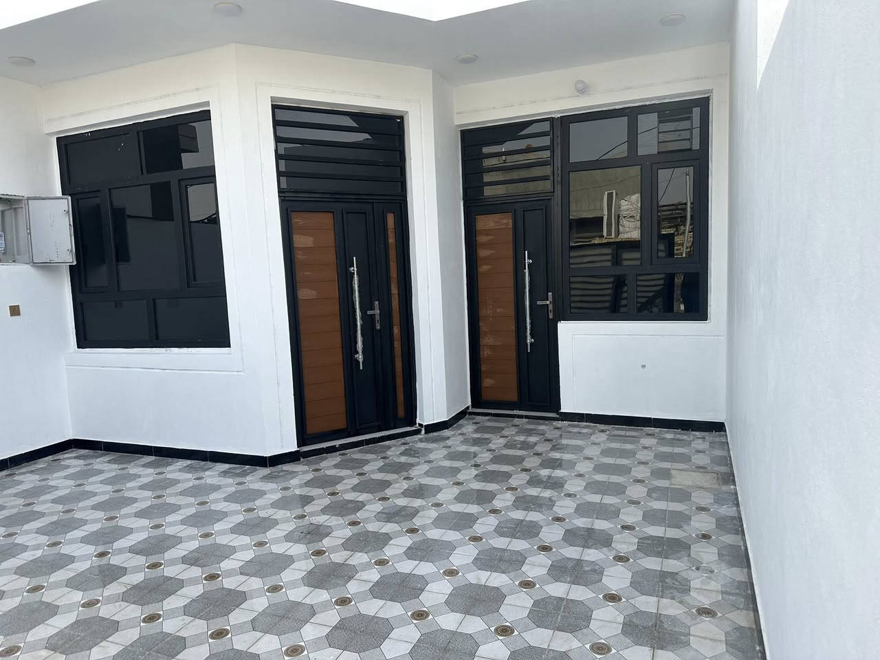 السلام عليكم 
بيت للبيع 125 م  الراشديه خلف شارع 20 شارع الحسينية 

البيت بناء حديث قبل يومين كملته جاهز من كلشي  للاستفسار اكثر  

***********
