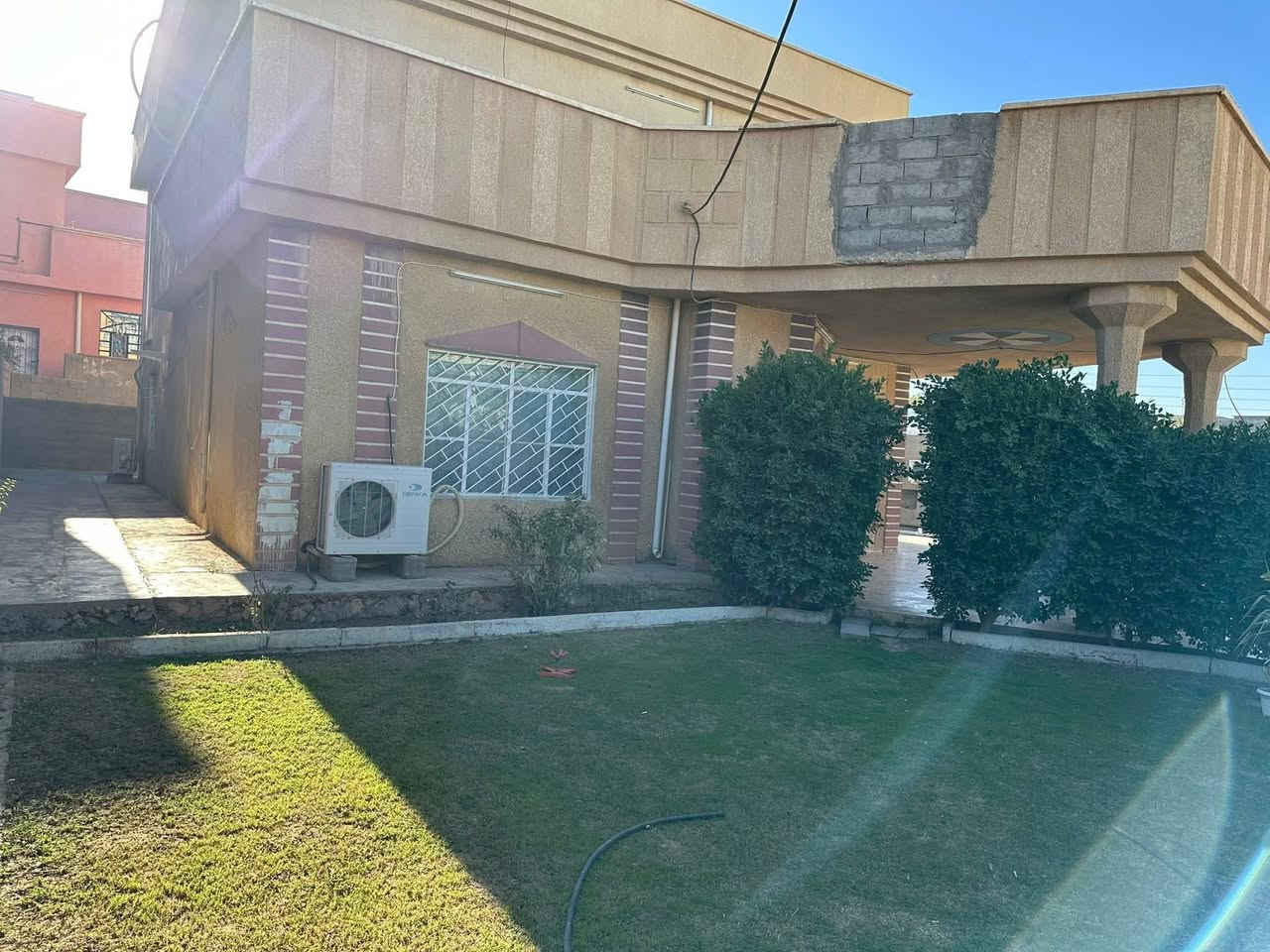 دار للبيع - حديثة منطقة السراي وادي الخمسة قرب مسجد السنة
يتكون الدار من طابقين - الطابق الأول ديوانية سقوف ثانوية - هول سقوف ثانوية كليدور
غرف نوم عدد واحد ١
ممر داخلي
مطبخ
حمامات داخلية وخارجية
الطابق الثاني ثلاث غرف مع مجمع ممر
كراج
محلات عدد ٢
بناء الطابق الأول حجر
بناء الطابق الثاني بلوك كبس
جنس العقار طابو صرف - تنازل مباشر
المساحة الكلية ٨٤٦ متر
للمزيد من التفاصيل يمكنكم الأتصال على الرقم ***********
