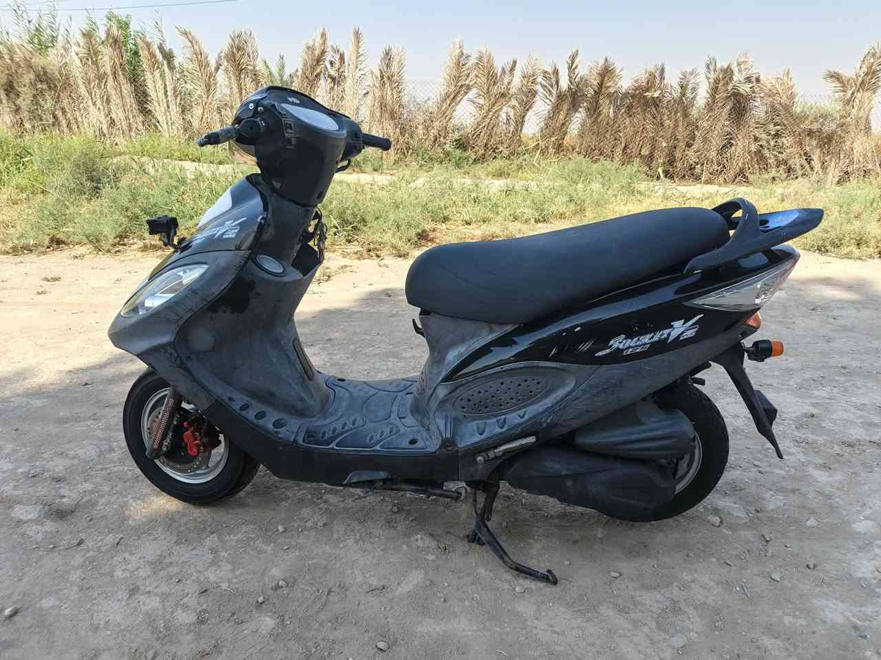 السلام عليكم
V2 للبيع مكفوله مكينه وشاصي 

وجه وصفاح رقم واحد  موديل ١٤ // ***********

السعر ٦٥٠ وبيه مجال مكاني رفاعي طريق ابو الماش
مو شراي لاتراسل
