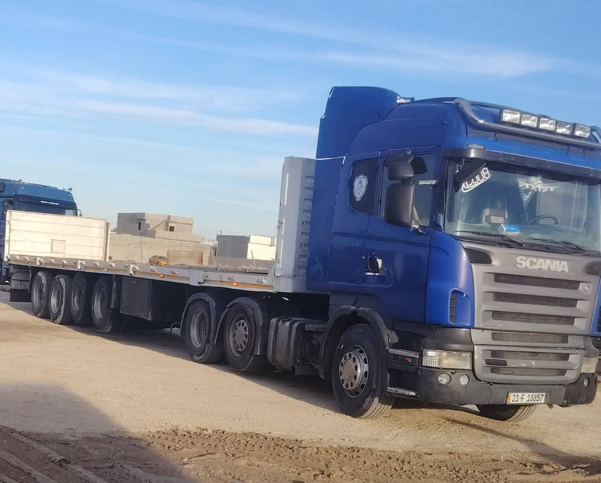 سلام عليكم تريله سكانيه للبيع موديل 2008سنكل امامي عربانه تركيه اربع دناكير جناب متحرك مربوطه بل سنويه سياره جاهز السعر375 وبيه مجال الرقم ***********الرقم الثاني ***********
